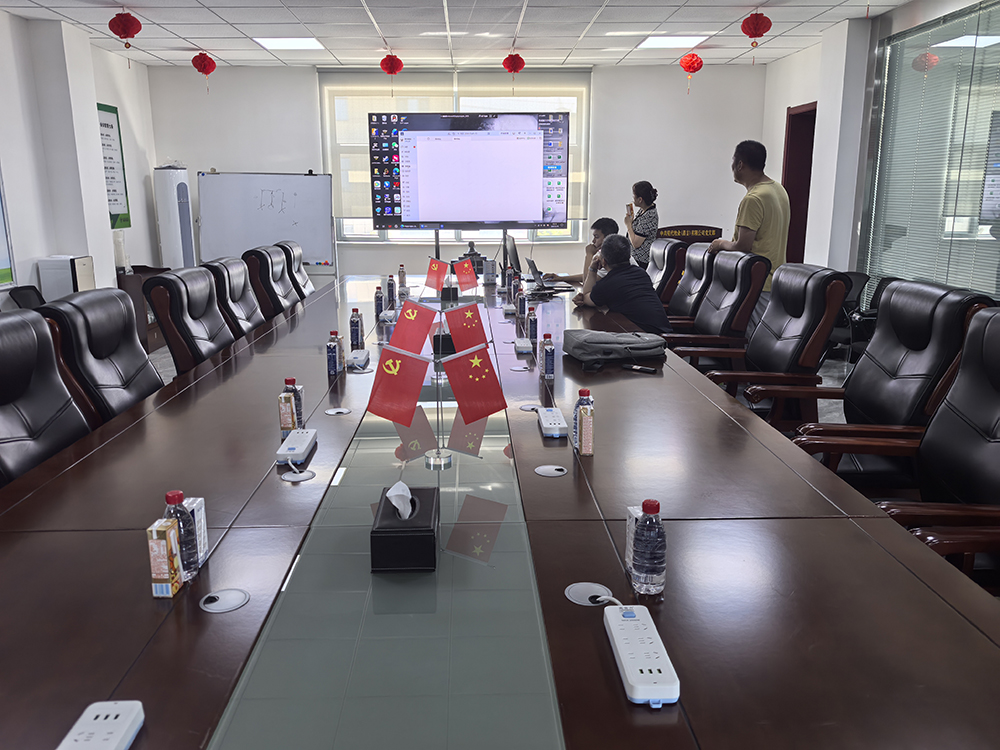 現(xiàn)代牧業(yè)（昌吉）有限公司的考察與交流